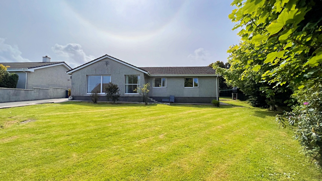 8 Stile Walk Derek Mackenzie Solicitors & Estate Agent