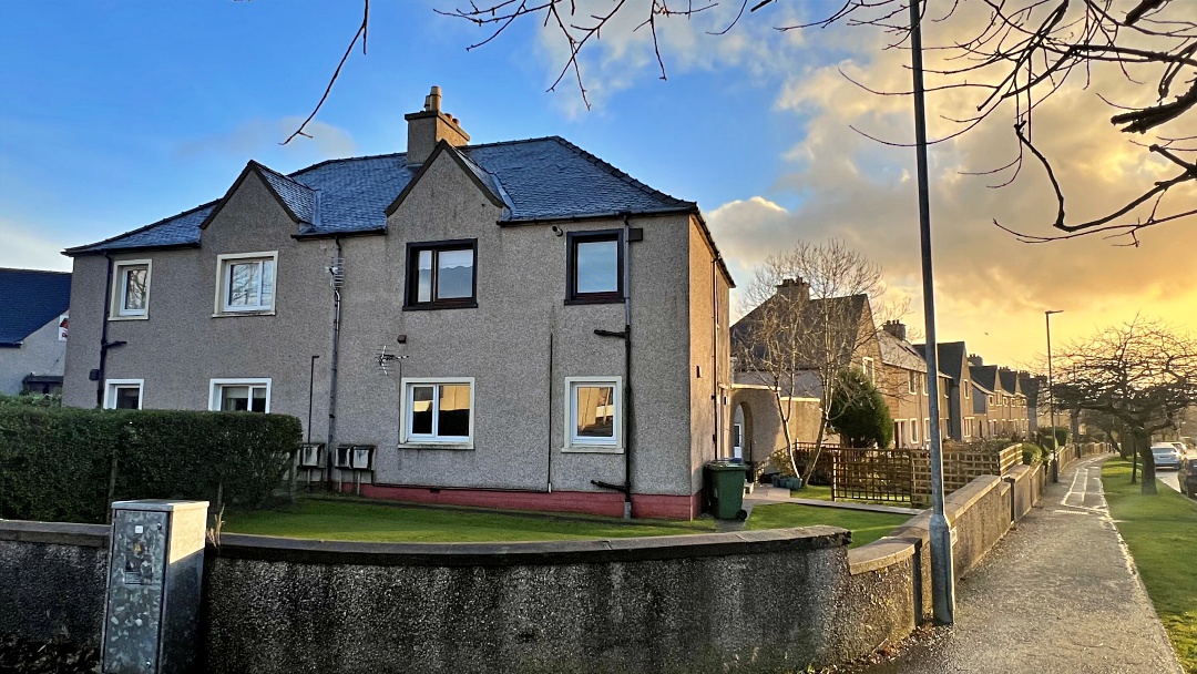 37 Macaulay Road Derek Mackenzie Solicitors & Estate Agent